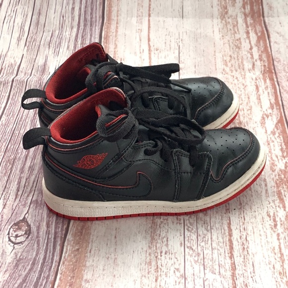 Toddler Boys Nike Air Jordan Sneakers. - Picture 2 of 14